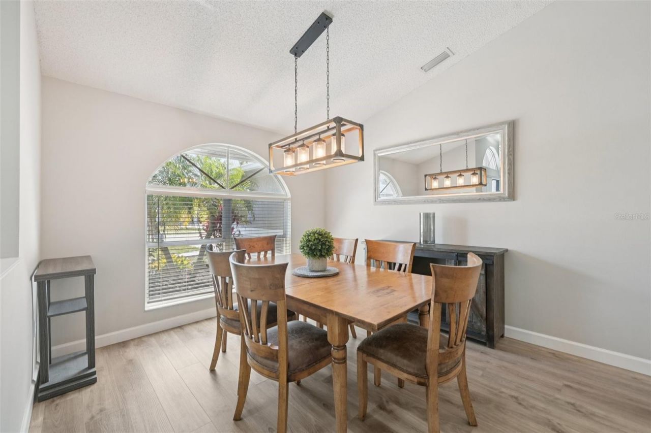 5495 Cynthia Lane , Sarasota, FL 34235 Photo