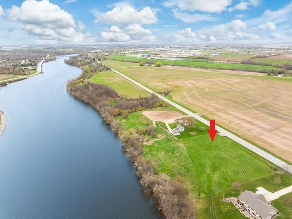 4275 LOST DAUPHIN ROAD, De Pere, WI 54115