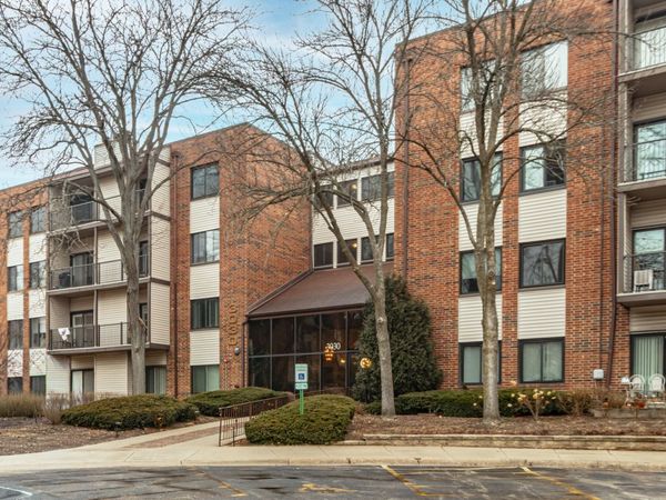 3030 Pheasant Creek Drive , Unit 307, Northbrook, IL 60062