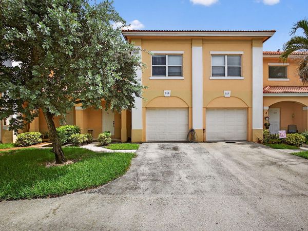 513 Talia Circle, Palm Springs, FL 33461