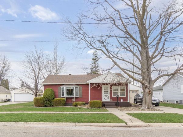 324 South Street, Sumner, IA 50674