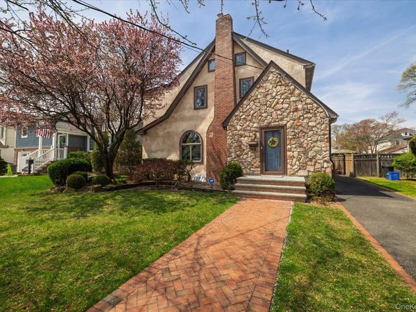 96 Southard Avenue , Rockville Centre, NY 11570