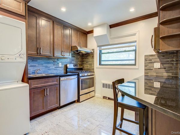 7401 220th Street , Unit 132B2, Oakland Gardens, NY 11364