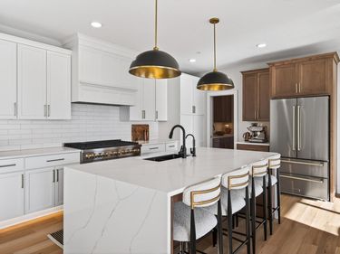 2388 Laurie Court, Roseville, MN 55113