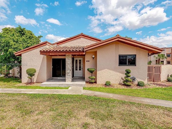 740 NW 105th Pl , Unit A6, Miami, FL 33172