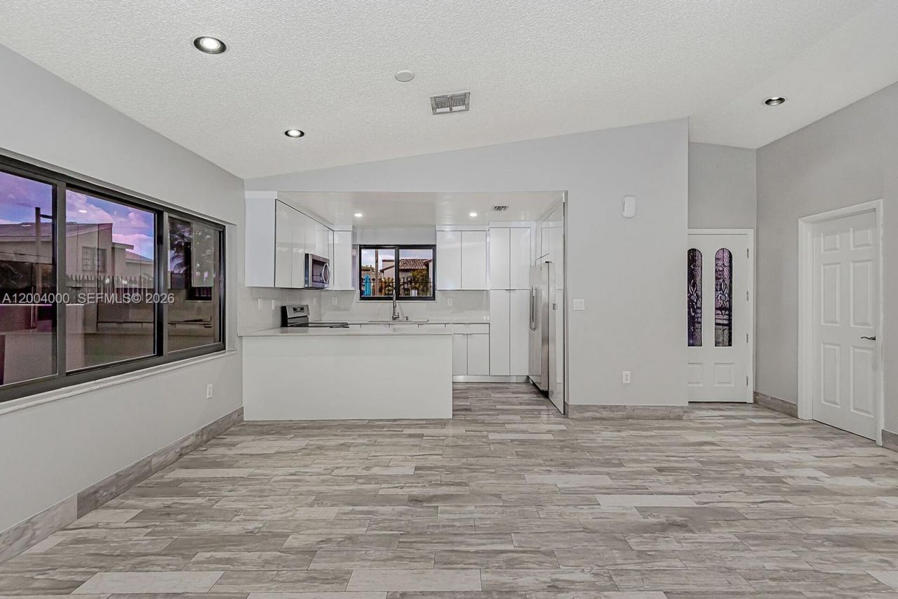 740 NW 105th Pl, Unit A6, Miami, FL 33172 Photo