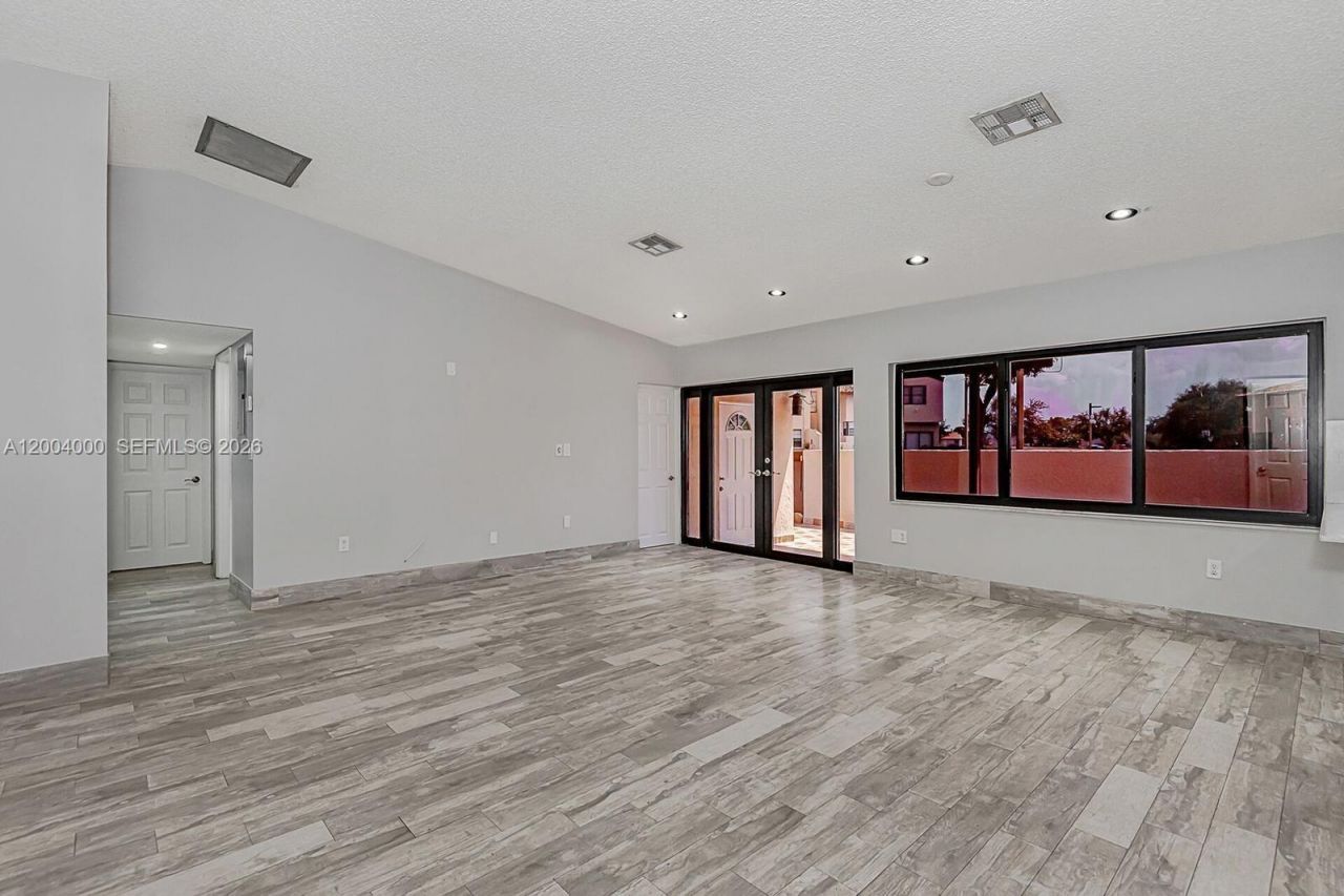 740 NW 105th Pl, Unit A6, Miami, FL 33172 Photo