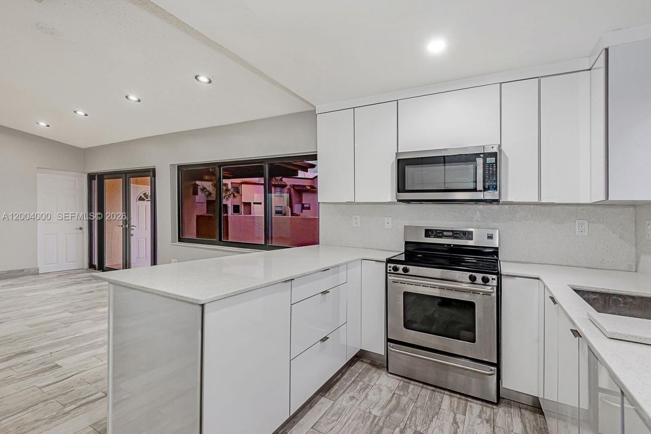 740 NW 105th Pl, Unit A6, Miami, FL 33172 Photo