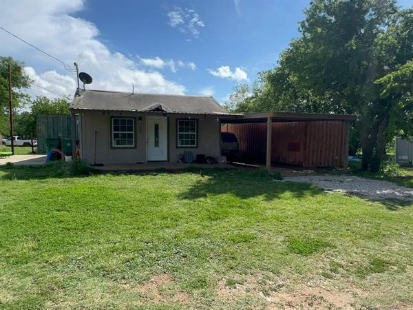 229 W Pine Street, Jacksboro, TX 76458
