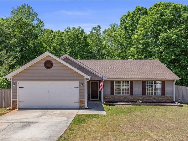 180 Creekside Drive , Grantville, GA 30220