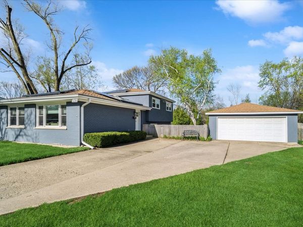 1230 Greenwood Court, Deerfield, IL 60015