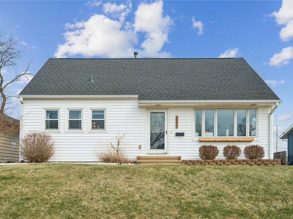 2822 HILLHAVEN Court SE, Cedar Rapids, IA 52403