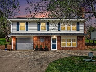 105 BEACH Drive, Lake Tapawingo, MO 64015