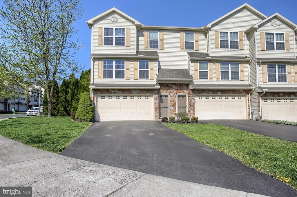 154 MAPLETON BOULEVARD , HARRISBURG, PA 17112