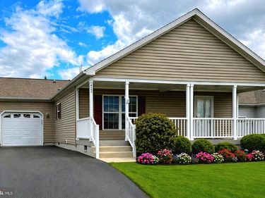 423 HONEYSUCKLE LANE, BLUE BELL, PA 19422