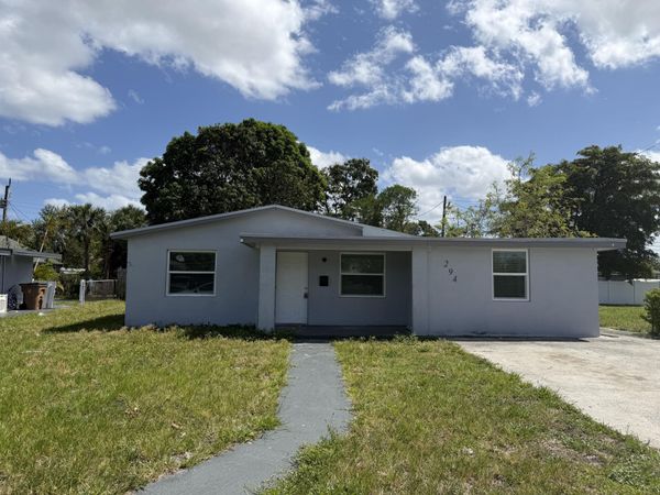 294 SW 1st Street, Deerfield Beach, FL 33441