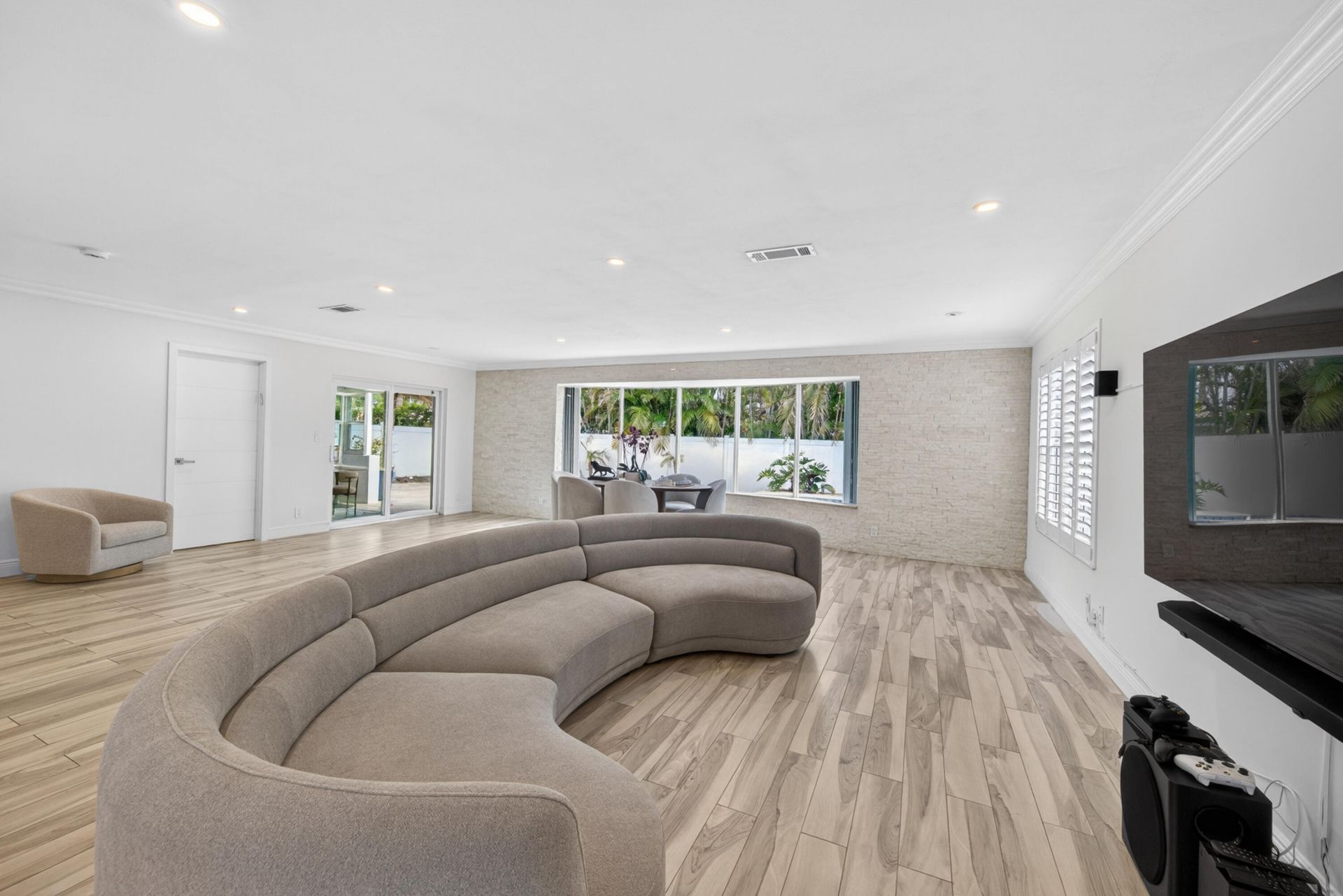 850 W Camino Real, Boca Raton, FL 33486 Photo