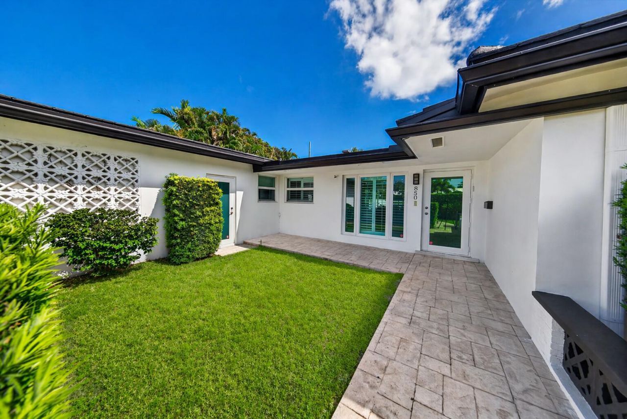 850 W Camino Real, Boca Raton, FL 33486 Photo