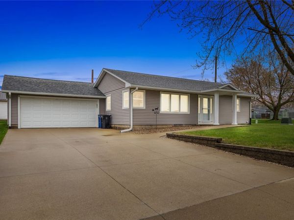 104 E 11th Street , Tipton, IA 52772