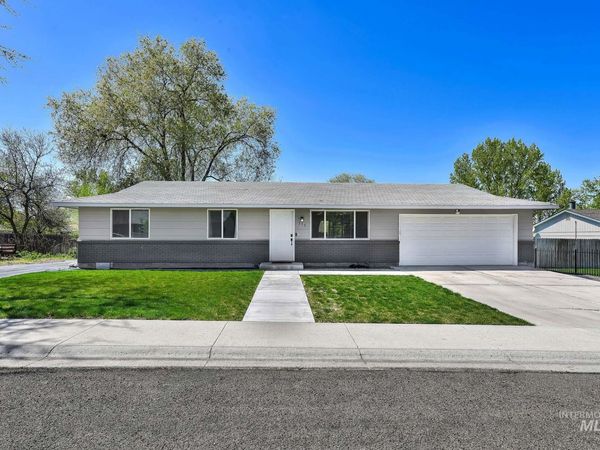 353 S Ash Ave, Kuna, ID 83634