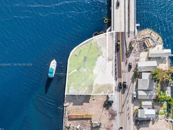 4767 Pine Island RD NW , Matlacha, FL 33993