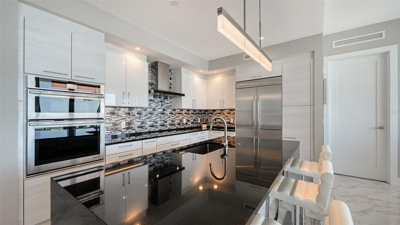 1155 N Gulfstream Avenue, Unit 1107, Sarasota, FL 34236 Photo