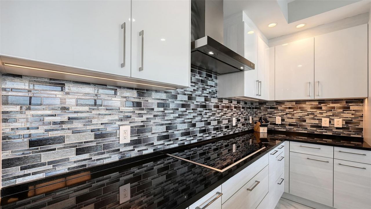 1155 N Gulfstream Avenue, Unit 1107, Sarasota, FL 34236 Photo