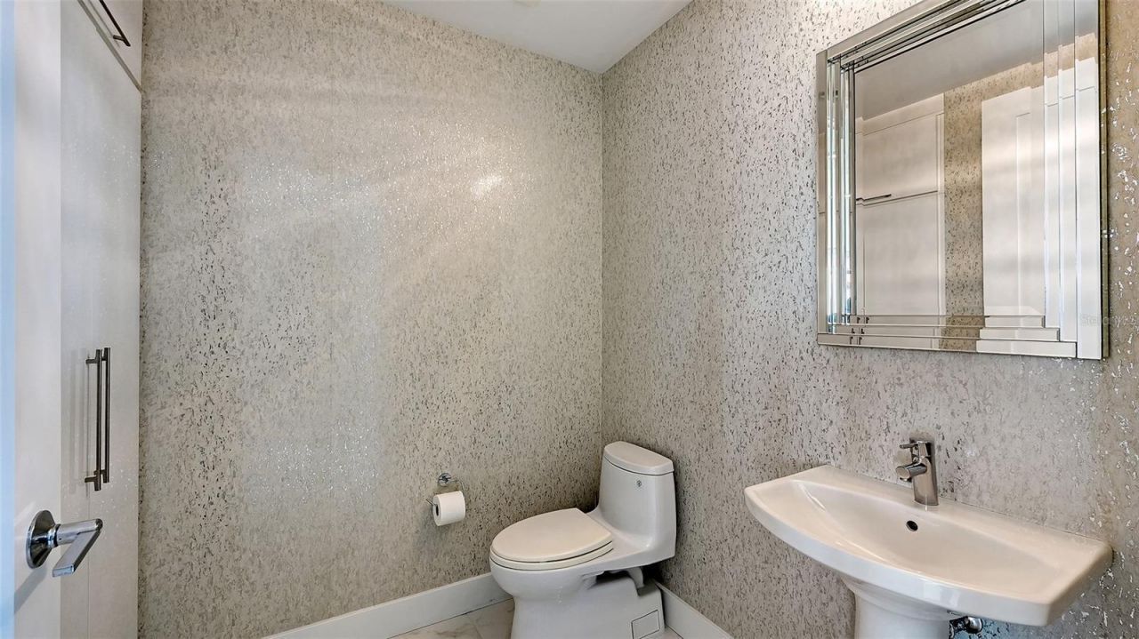 1155 N Gulfstream Avenue, Unit 1107, Sarasota, FL 34236 Photo