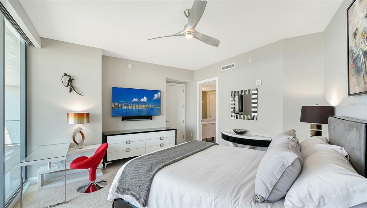 1155 N Gulfstream Avenue, Unit 1107, Sarasota, FL 34236 Photo