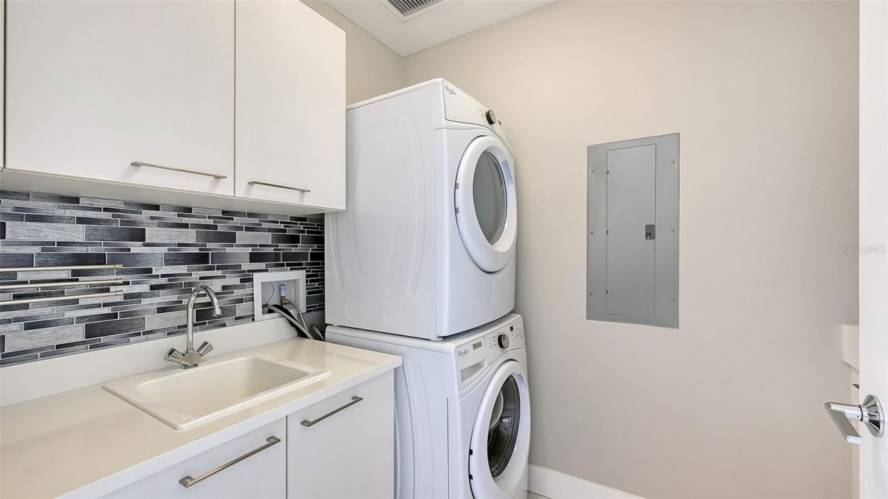1155 N Gulfstream Avenue, Unit 1107, Sarasota, FL 34236 Photo