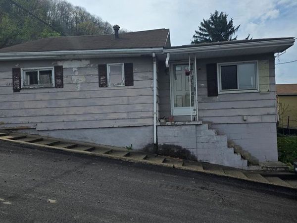 449 Rose St, Follansbee, WV 26037