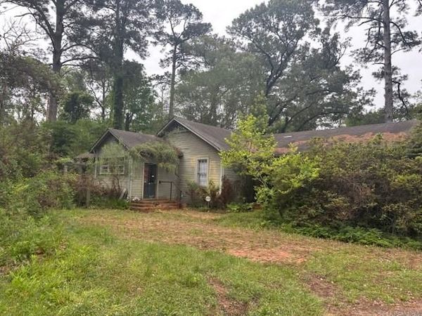 2200 JEFFERSON Highway, Pineville, LA 71360