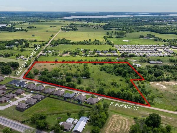 520 E Eubank Street , Mabank, TX 75147
