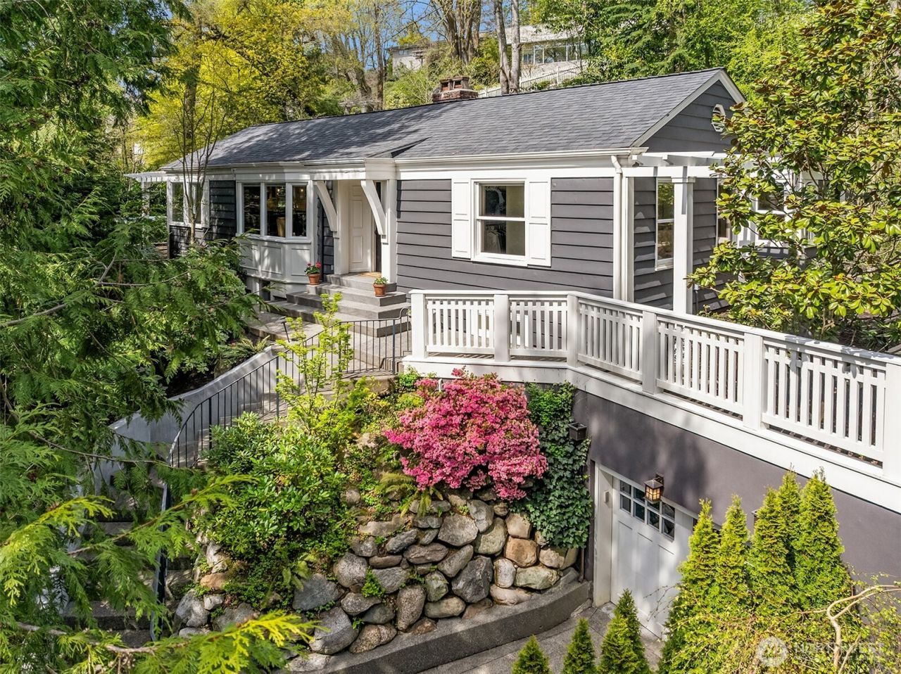 502 Lake Washington Boulevard E, Seattle, WA 98112