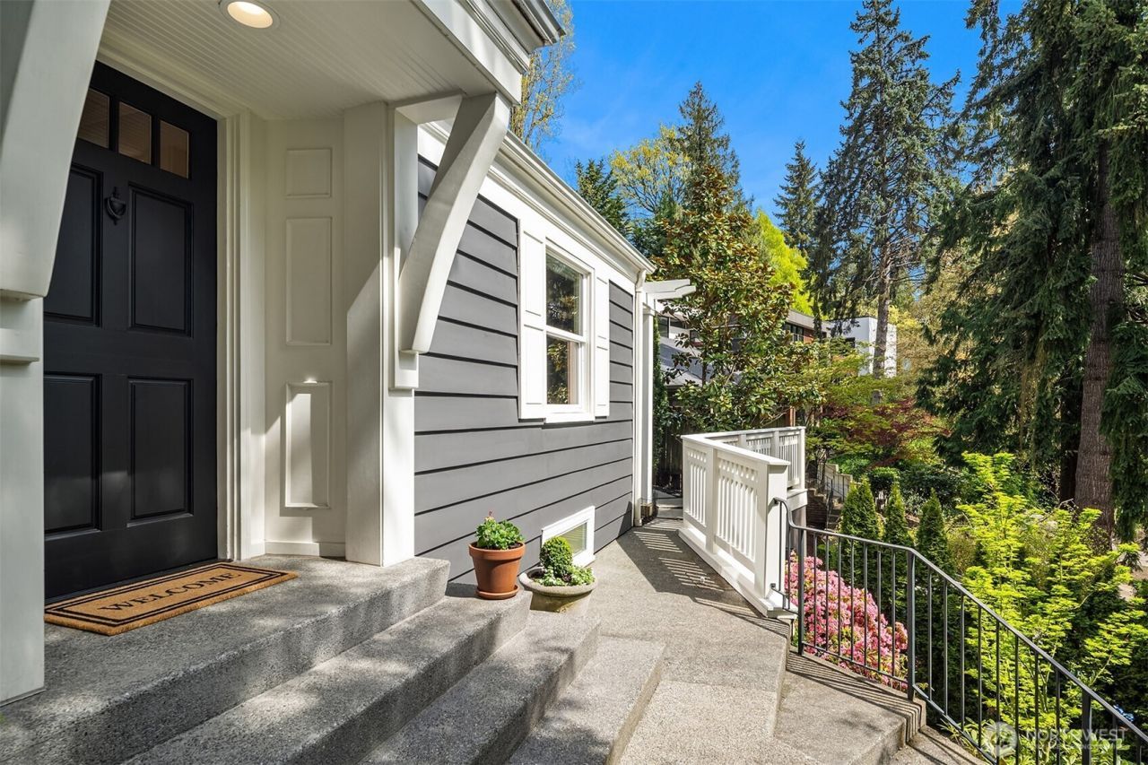 502 Lake Washington Boulevard E, Seattle, WA 98112