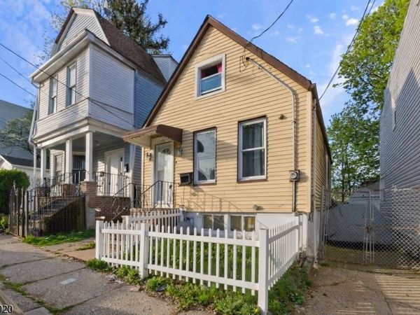 11 Tichenor Ter, Irvington, NJ 07111