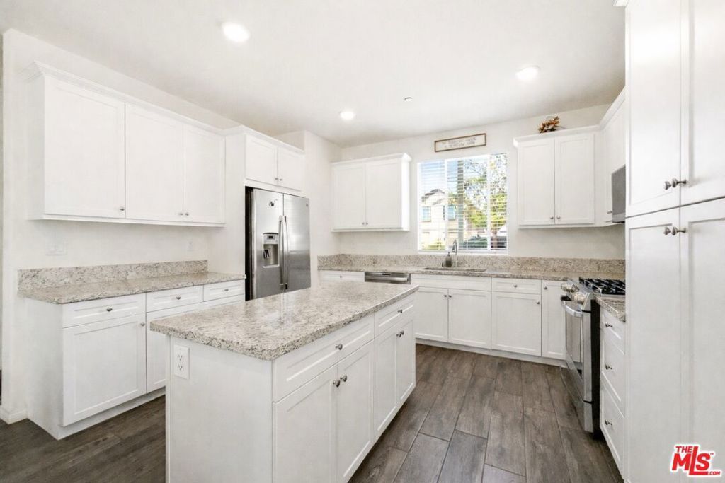 471 Santa Paula Street, Santa Paula, CA 93060 Main Photo