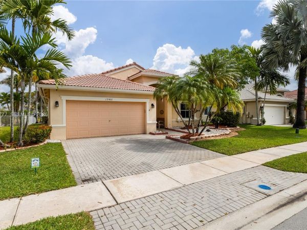 19401 SW 15th St, Pembroke Pines, FL 33029