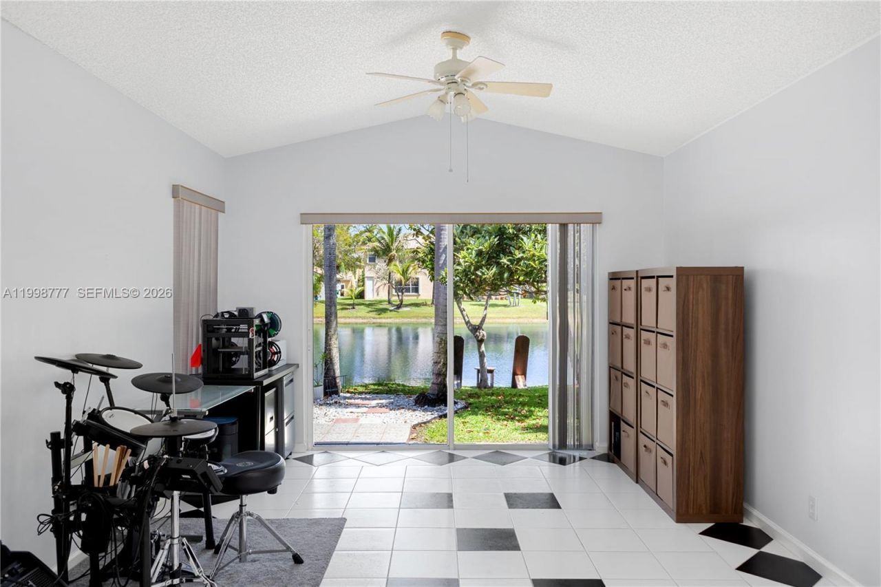 19401 SW 15th St, Pembroke Pines, FL 33029 Photo