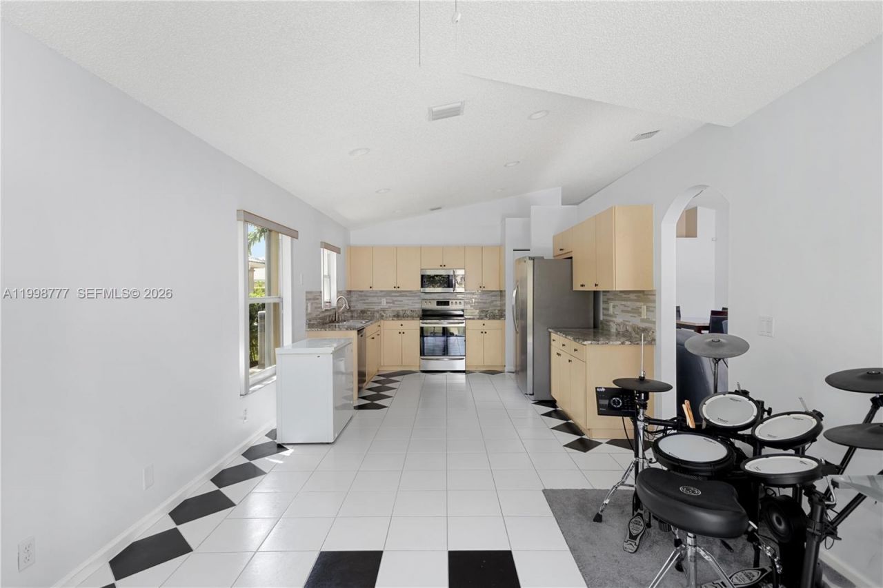 19401 SW 15th St, Pembroke Pines, FL 33029 Photo