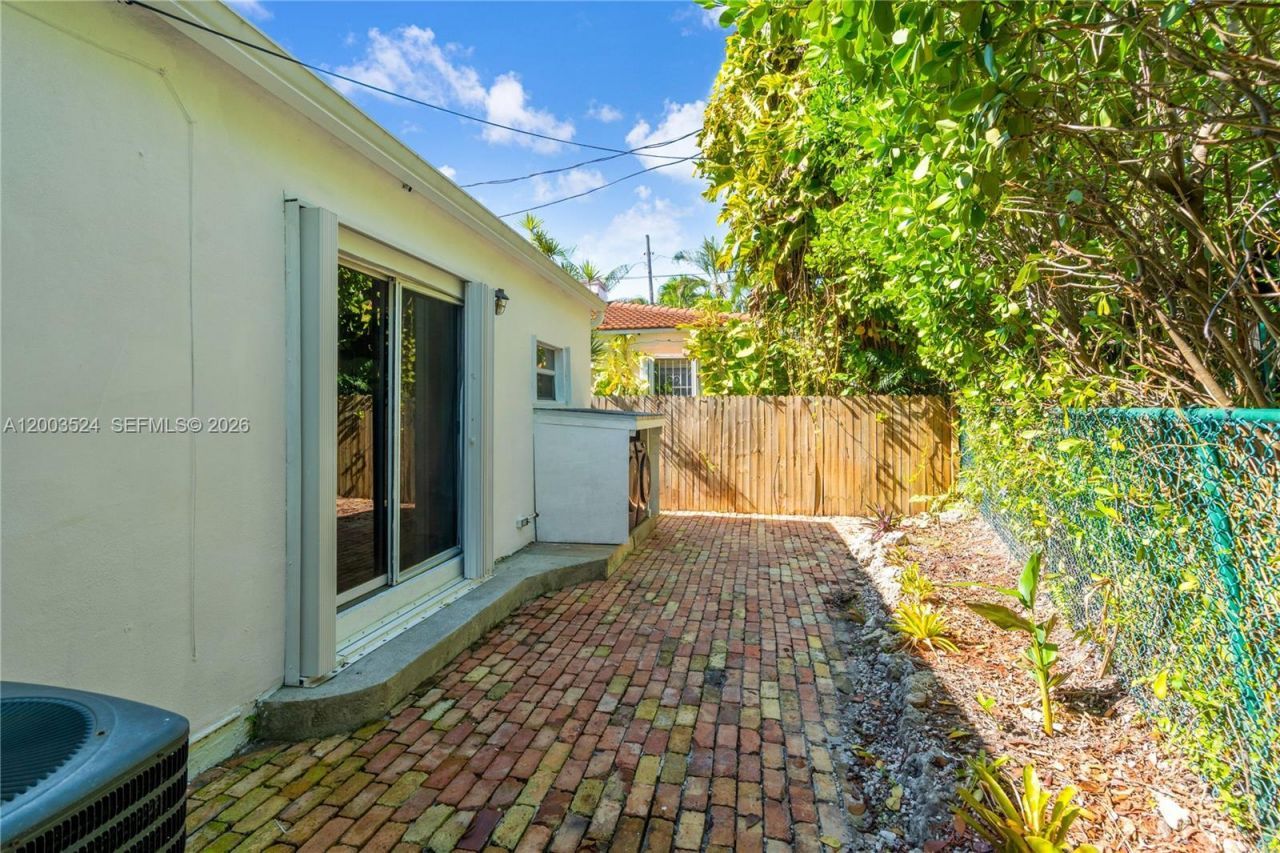 10 Century Ln , Miami Beach, FL 33139 Photo