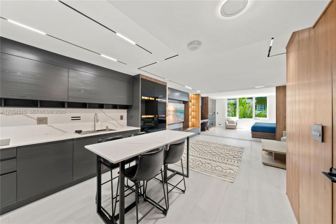 2301 Collins Ave, Unit 432, Miami Beach, FL 33139 Photo