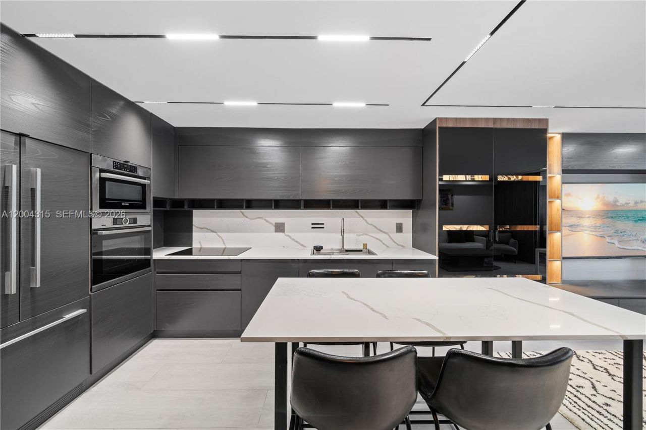 2301 Collins Ave, Unit 432, Miami Beach, FL 33139 Photo