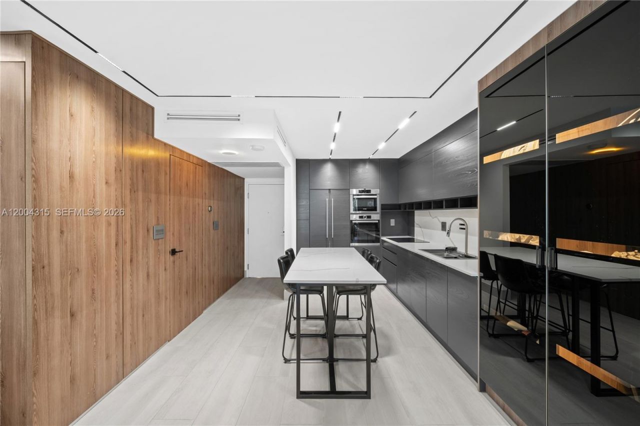 2301 Collins Ave, Unit 432, Miami Beach, FL 33139 Photo