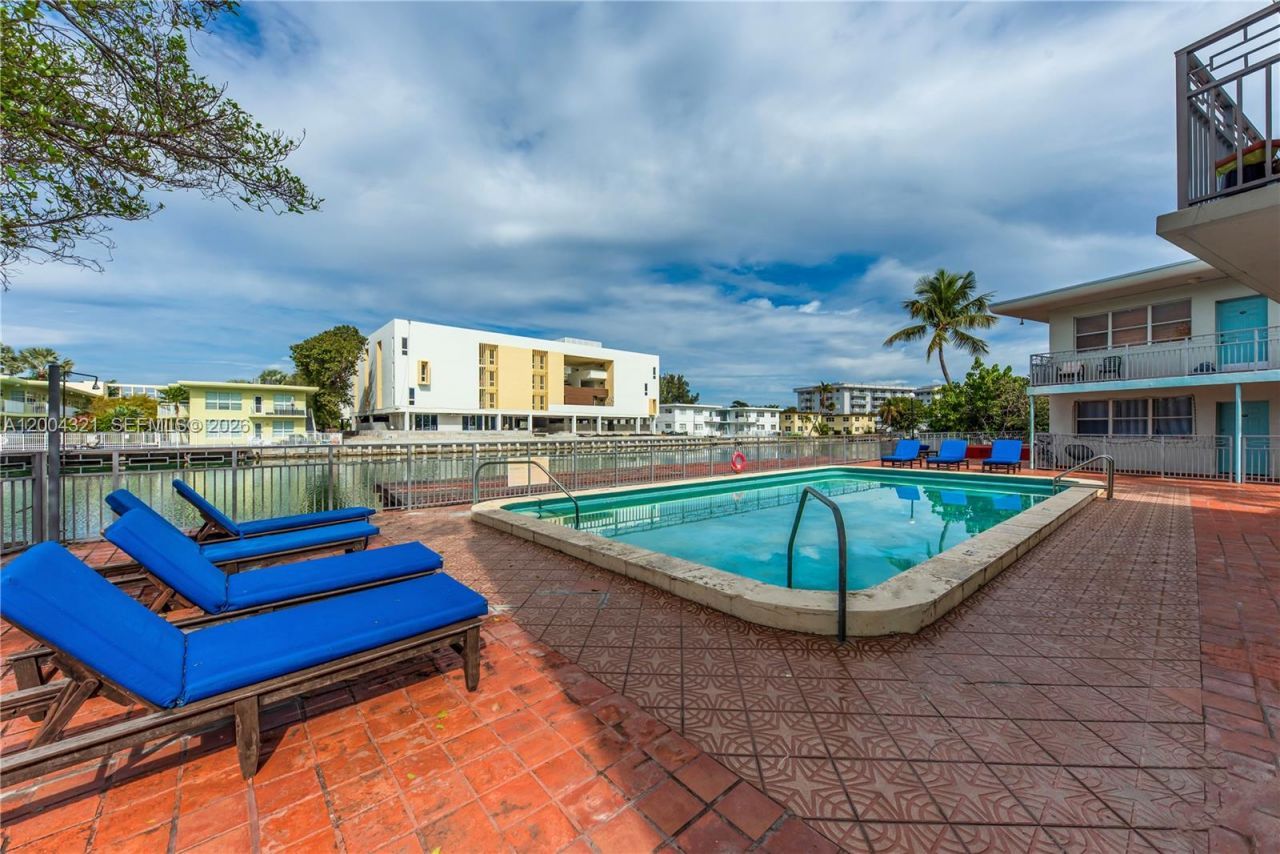 1255 Marseille Dr , Unit 25, Miami Beach, FL 33141 Photo