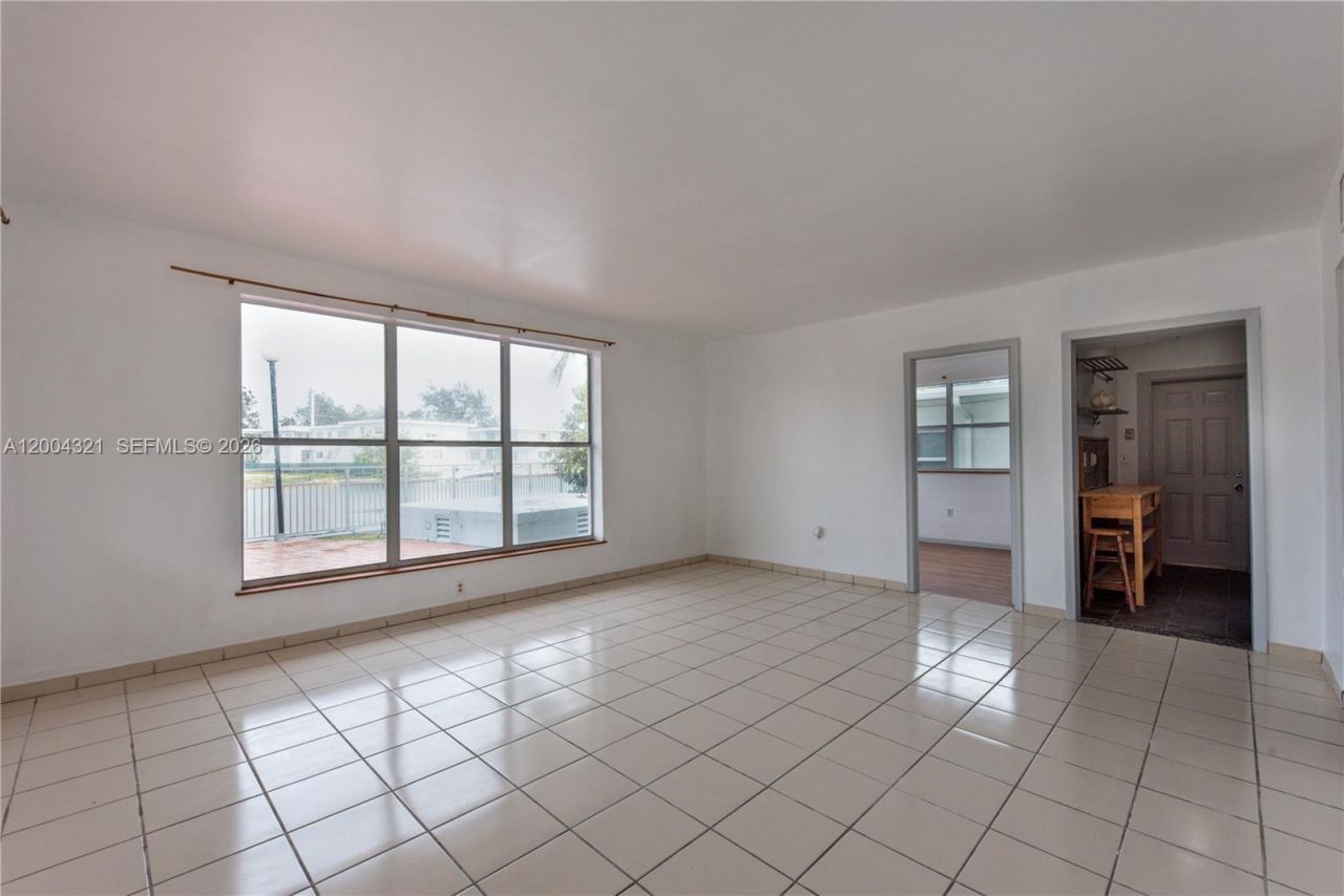 1255 Marseille Dr , Unit 25, Miami Beach, FL 33141 Photo