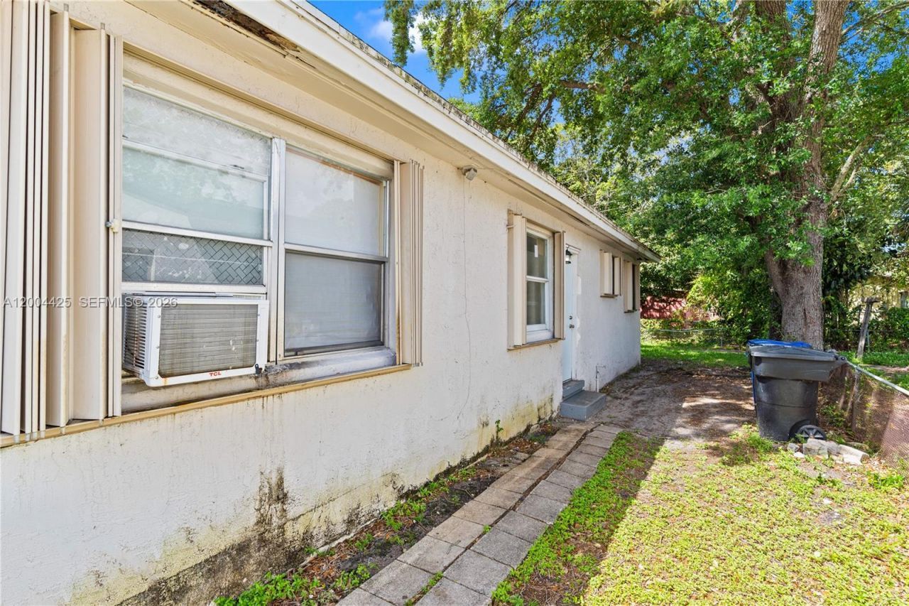 723 NW 15th Ter, Fort Lauderdale, FL 33311 Photo