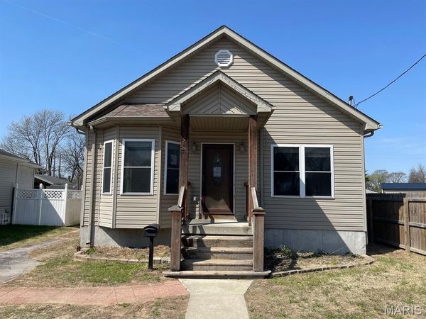 560 Prospect Street , Wood River, IL 62095