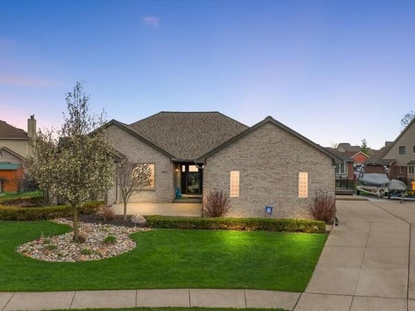 35526 Brooke Circle, New Baltimore, MI 48047