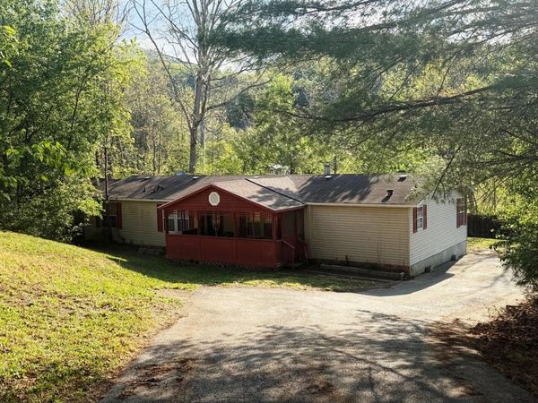 2700 Bradshaw RD , Elliston, VA 24087